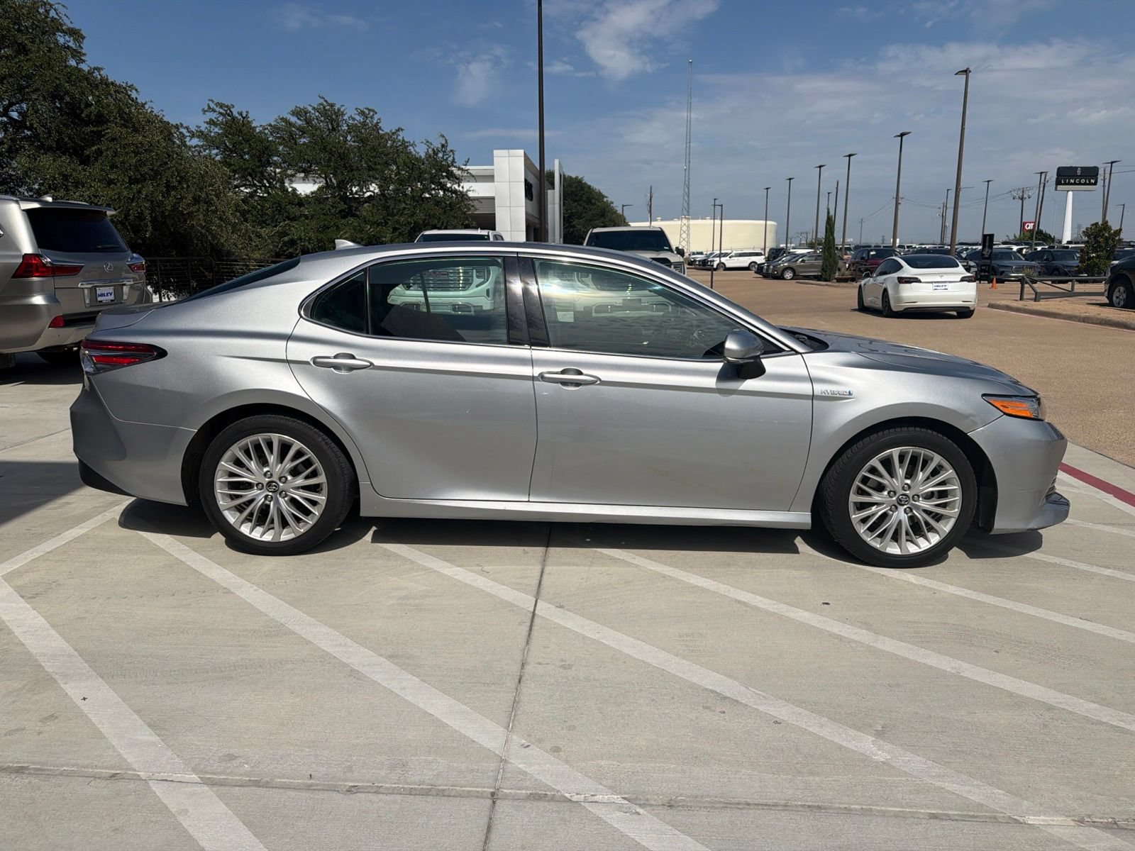 Used 2020 Toyota Camry XLE FWD image 4