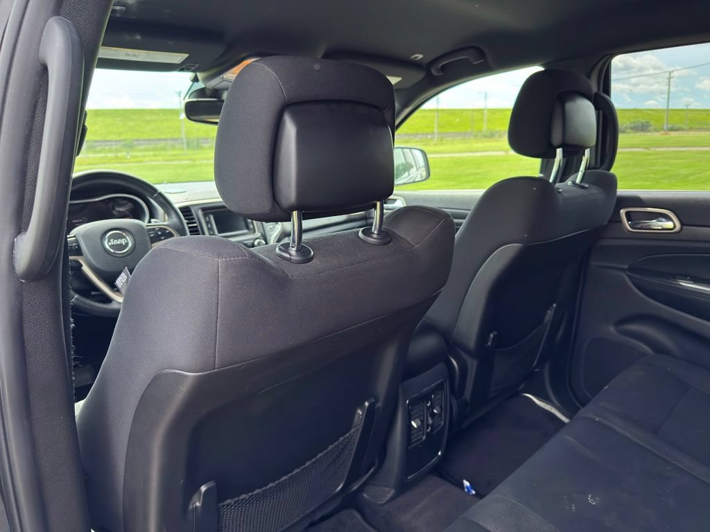 Used 2017 Jeep Grand Cherokee Laredo AWD/4WD image 24