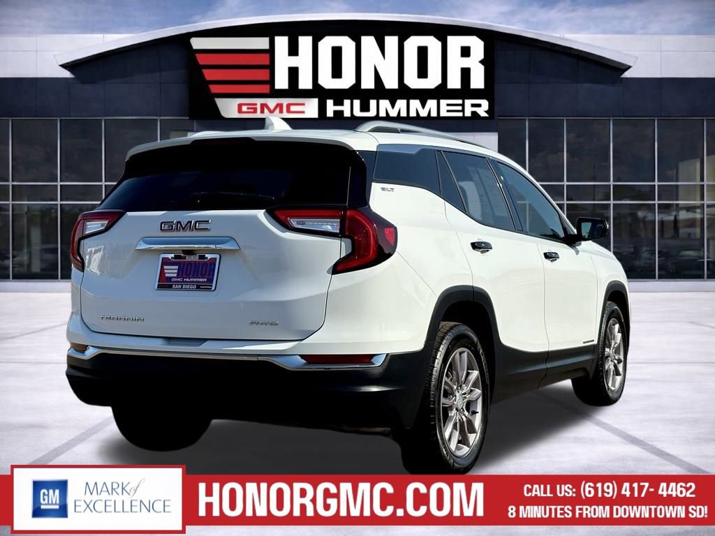 Used 2024 GMC Terrain SLT image 3