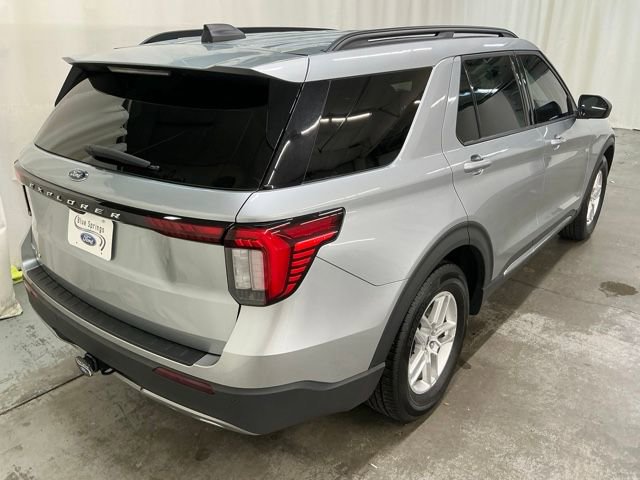Used 2025 Ford Explorer Active w/ Active Comfort Package RWD image 3