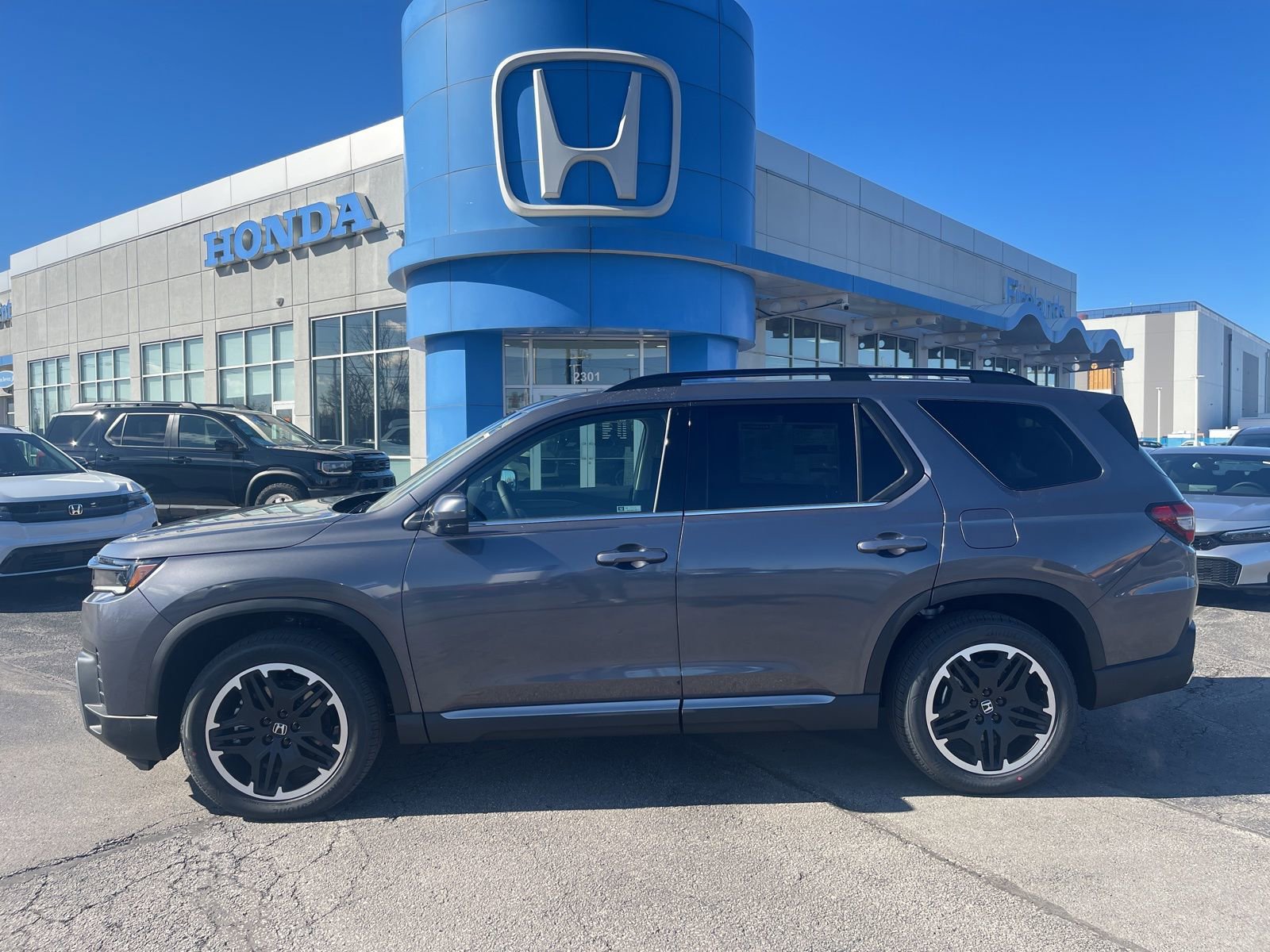 New 2026 Honda Pilot Touring image 9