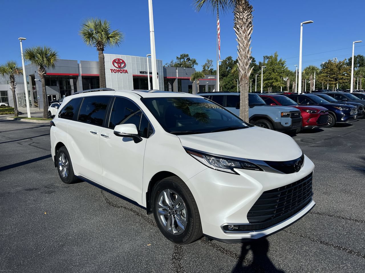 Used 2026 Toyota Sienna Limited FWD image 2