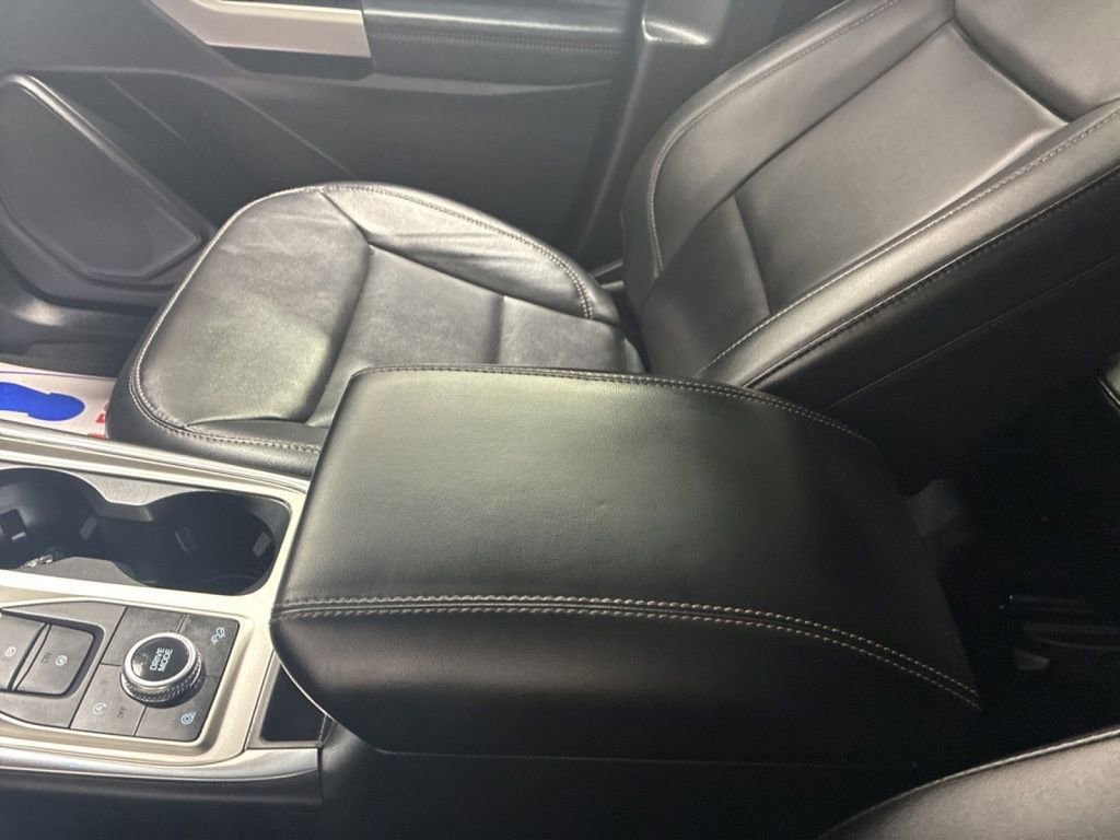 Used 2022 Ford Explorer XLT w/ Equipment Group 202A image 31
