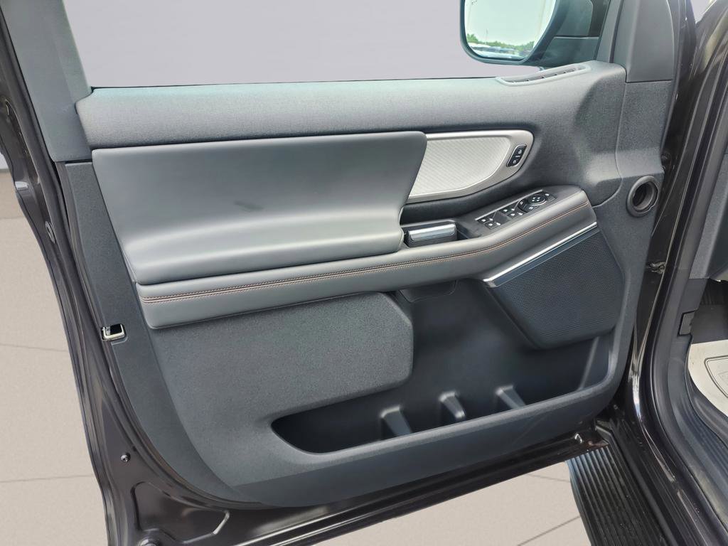 New 2025 Ford Expedition Active image 17