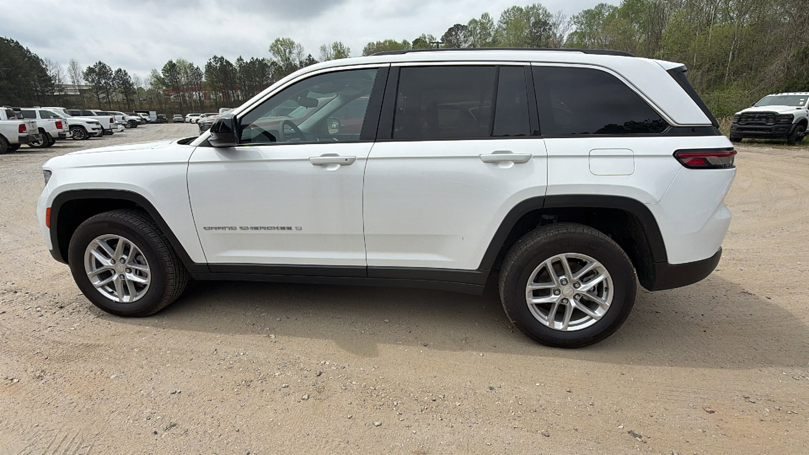 Used 2023 Jeep Grand Cherokee Laredo w/ Trailer Tow Prep Group (B) image 11