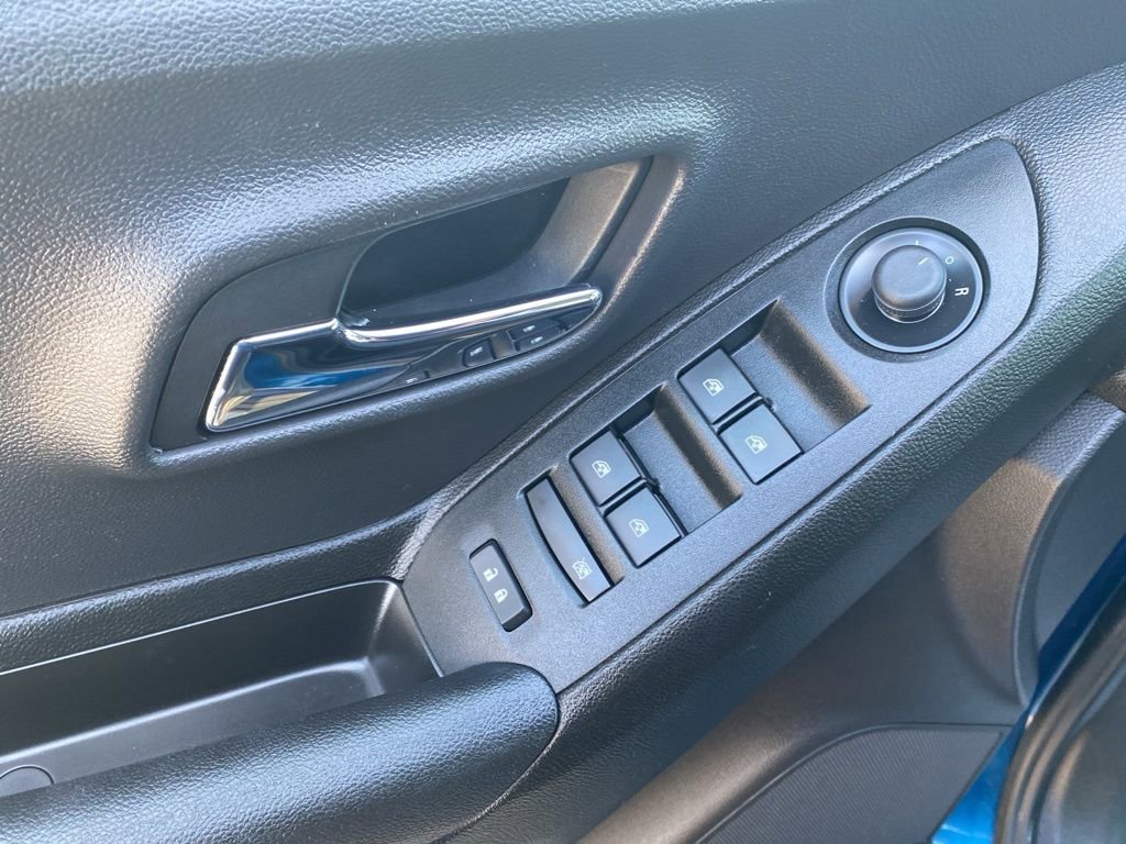 Used 2019 Chevrolet Trax LT w/ LT Convenience Package image 21