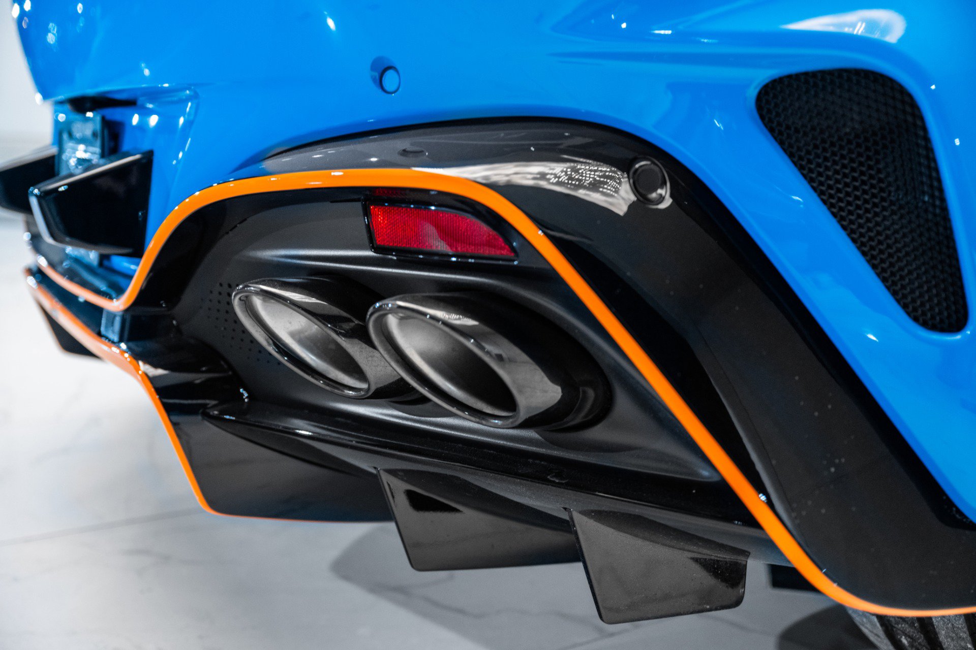 Used 2025 Aston Martin V8 Vantage Coupe image 43