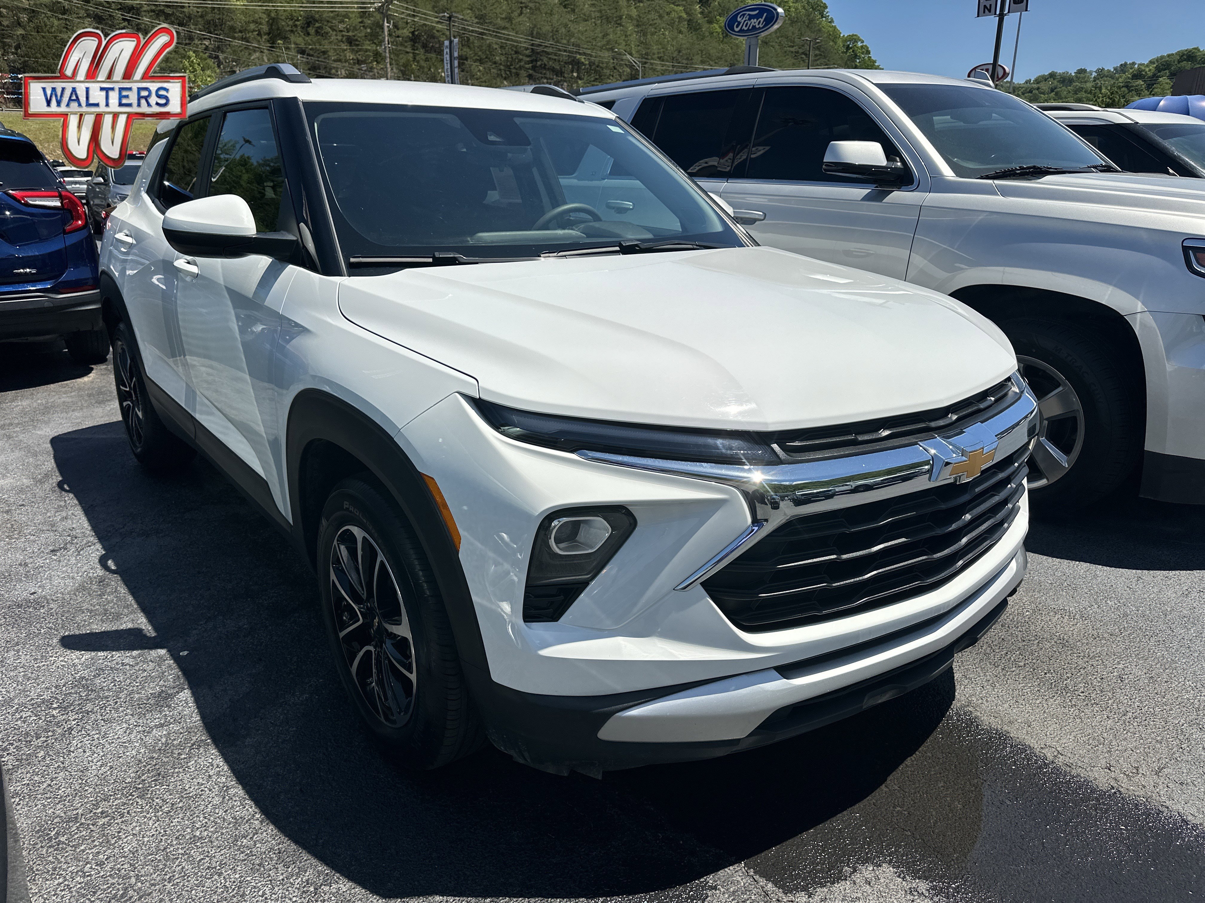 Used 2025 Chevrolet TrailBlazer LT FWD image 1
