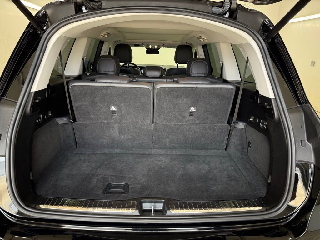 Used 2023 Mercedes-Benz GLS 450 4MATIC image 9