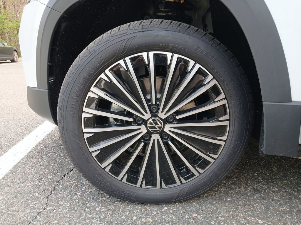 New 2026 Volkswagen Taos SE image 25