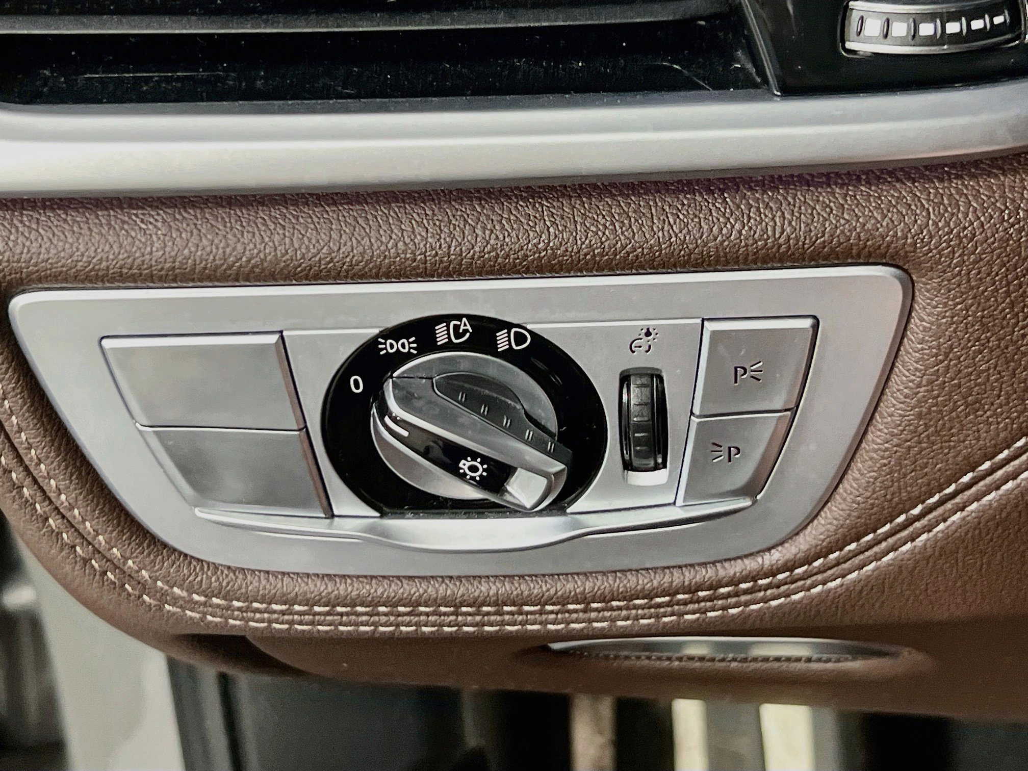 Used 2021 BMW 750i xDrive w/ Executive Package image 10