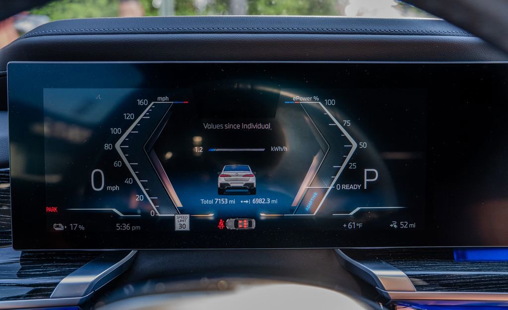 Used 2024 BMW i7 xDrive60 image 9