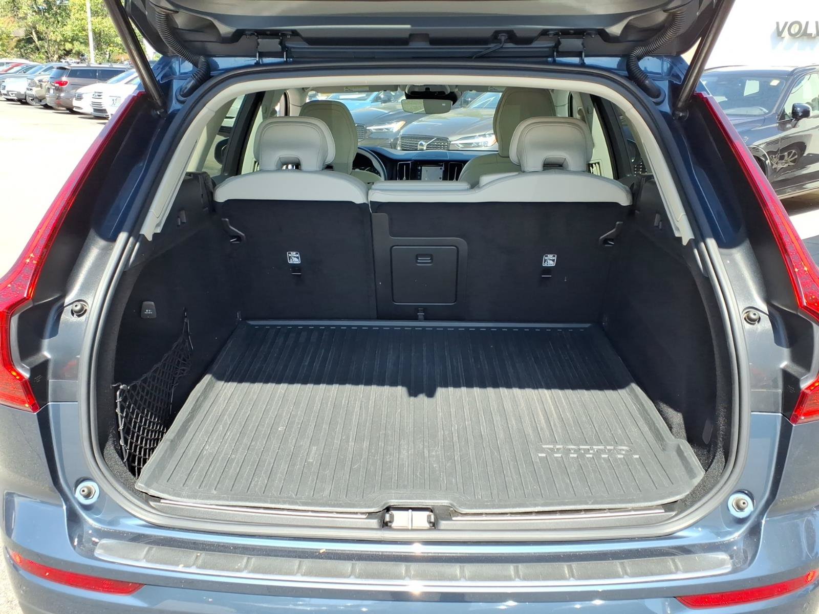 Used 2020 Volvo XC60 T5 Momentum FWD image 25