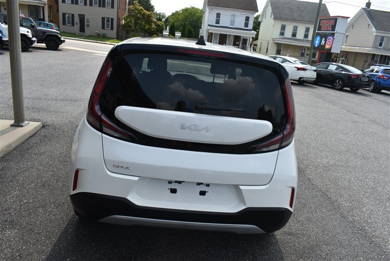 Used 2025 Kia Soul LX w/ LX Technology Package FWD image 5