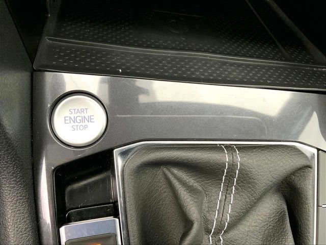 Certified 2022 Volkswagen Tiguan SEL R-Line image 32