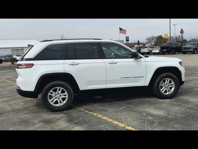 Used 2023 Jeep Grand Cherokee Laredo w/ Luxury Tech Group I AWD/4WD image 32