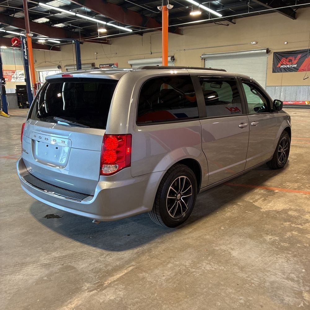 Used 2019 Dodge Grand Caravan GT image 3