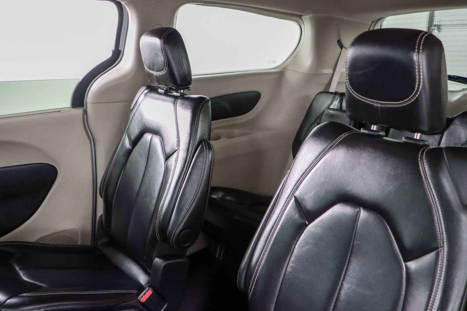 Used 2024 Chrysler Pacifica Touring-L image 24