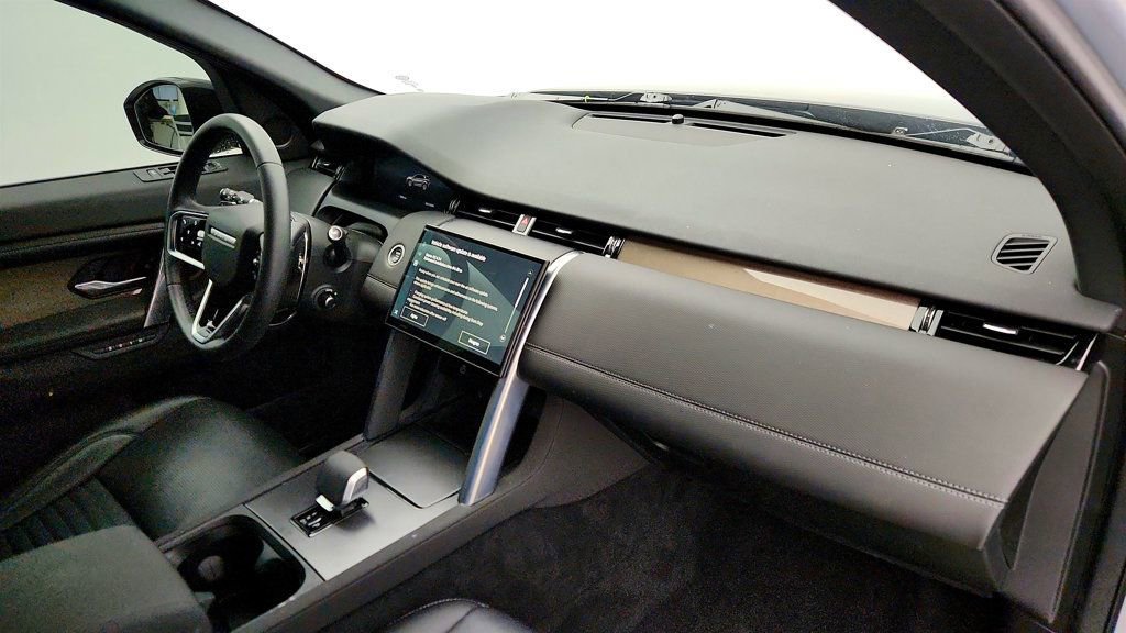 Used 2025 Land Rover Discovery Sport Dynamic SE image 27