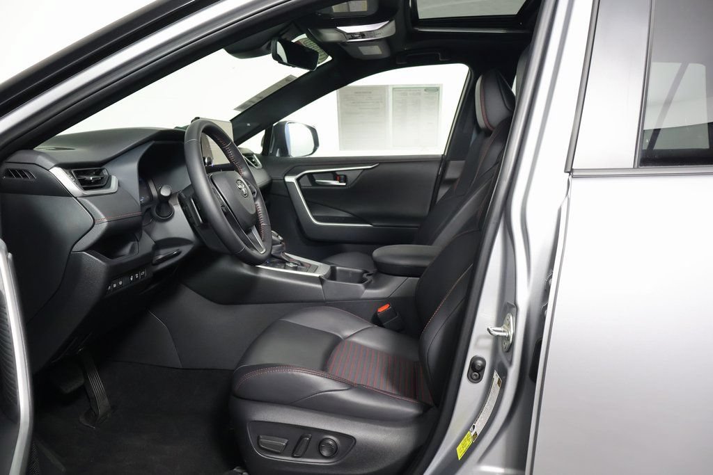 Used 2025 Toyota RAV4 XSE w/ Weather Package AWD/4WD image 10