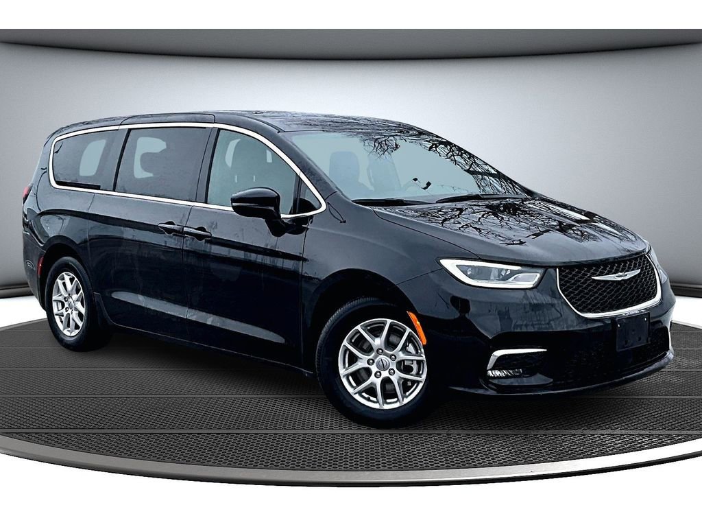 Certified 2025 Chrysler Pacifica Select image 13