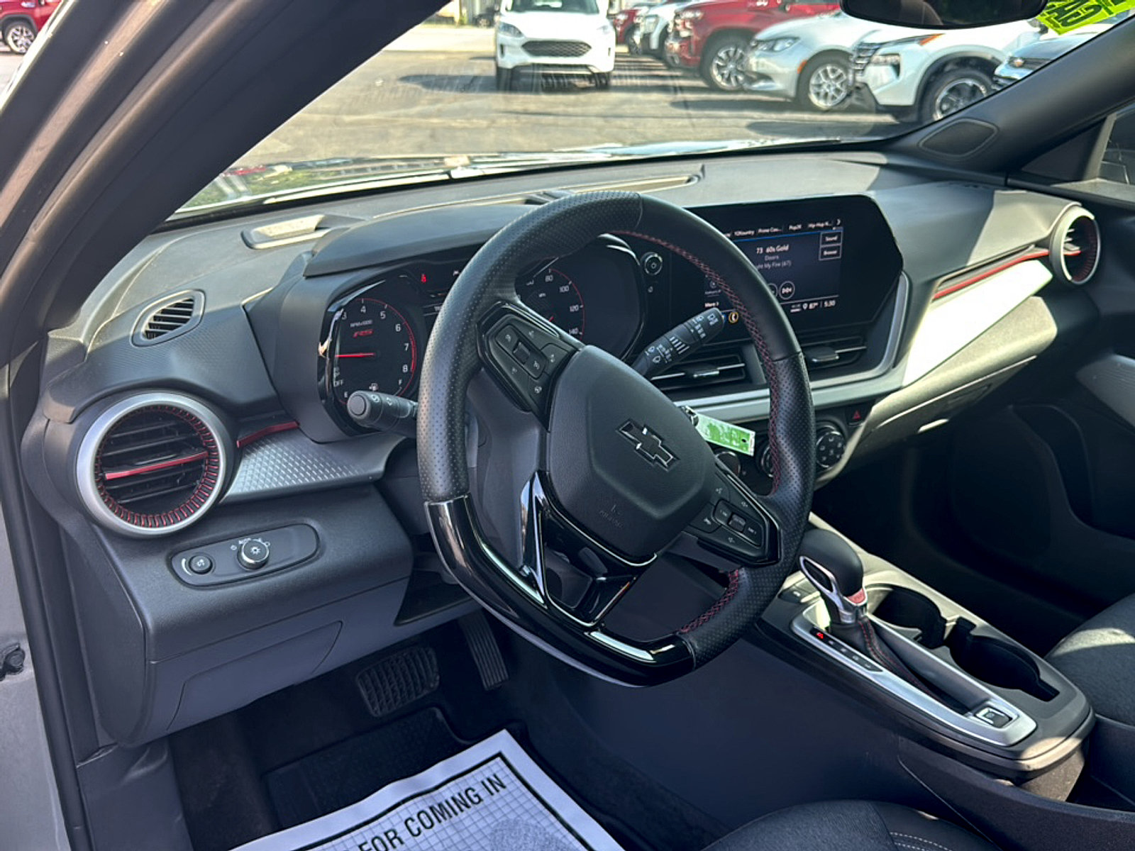 Used 2025 Chevrolet Trax RS FWD image 9