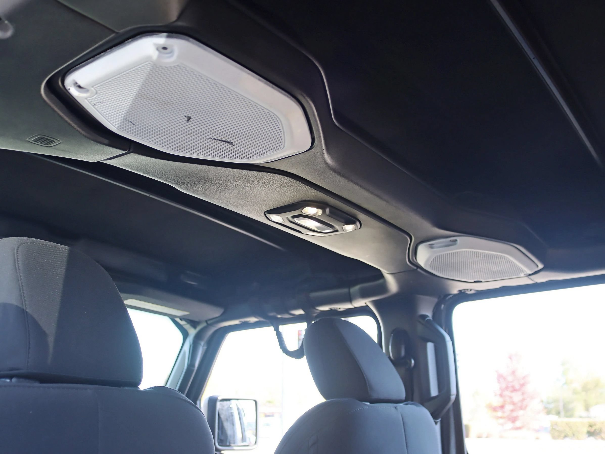 Used 2019 Jeep Wrangler Unlimited Sahara AWD/4WD image 32