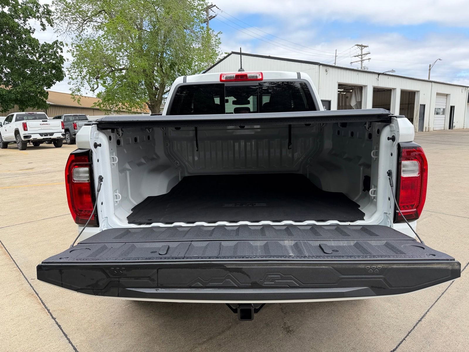 Used 2025 GMC Canyon AT4 w/ Technology Plus Package AWD/4WD image 25