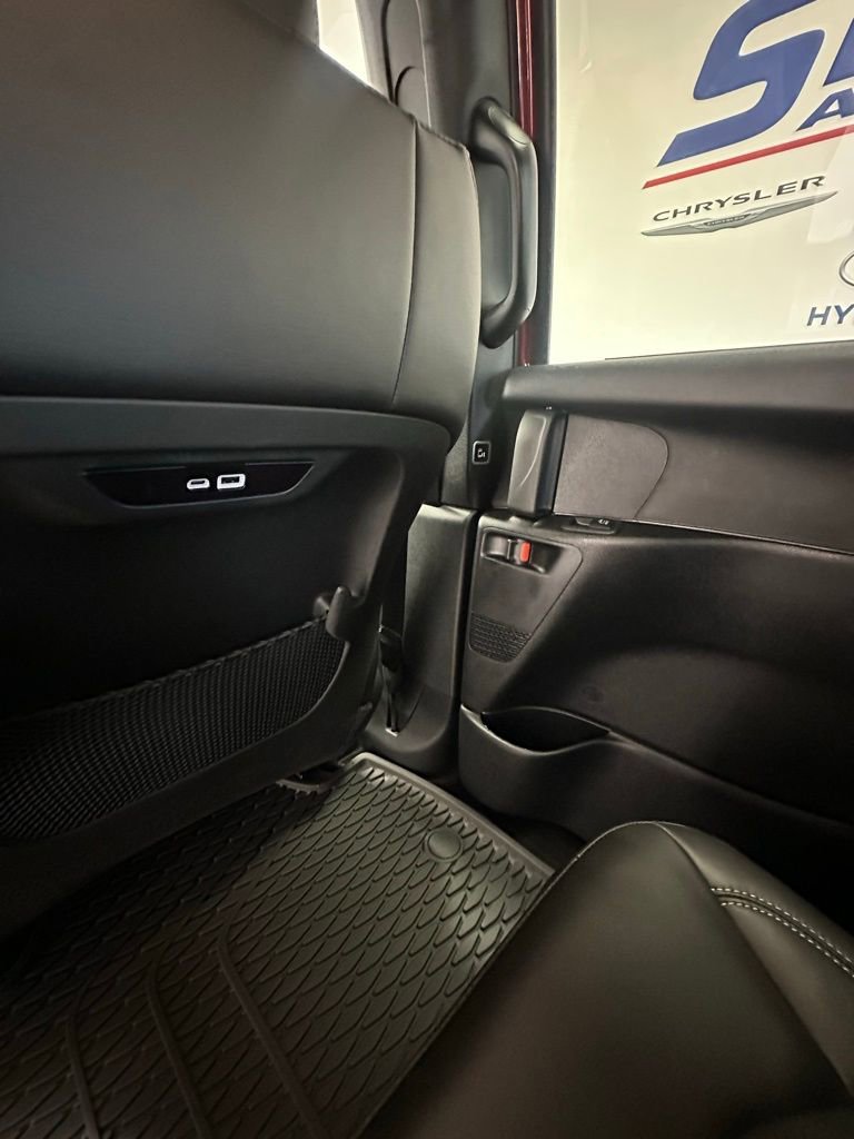 New 2025 Chrysler Pacifica Select w/ Fav Edition Package image 26