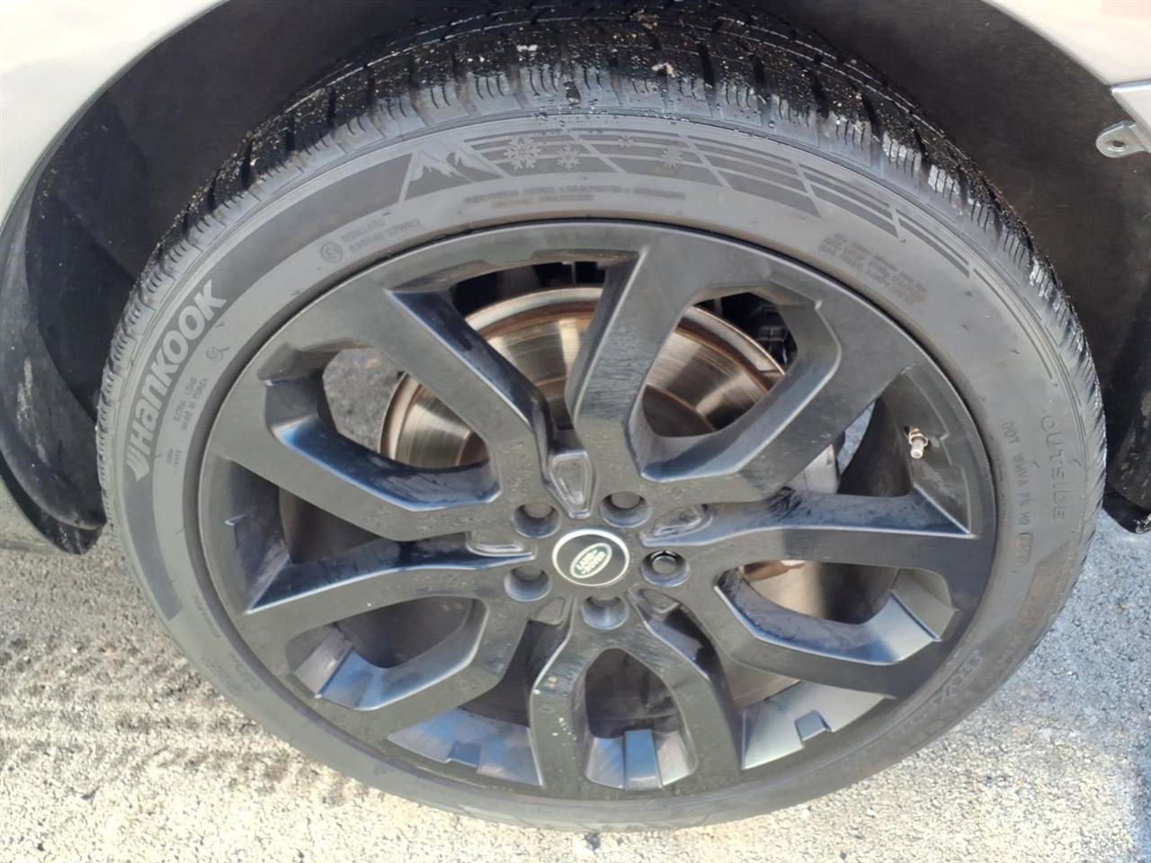 Used 2020 Land Rover Range Rover Sport HSE image 11