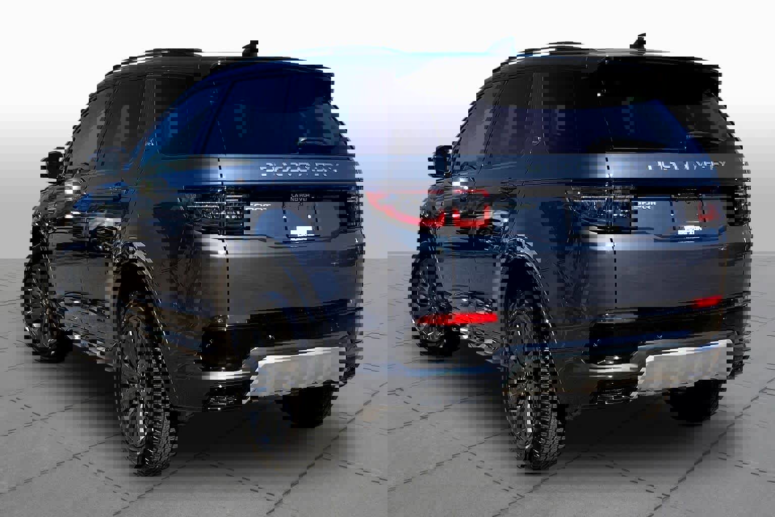 Used 2025 Land Rover Discovery Sport S image 12