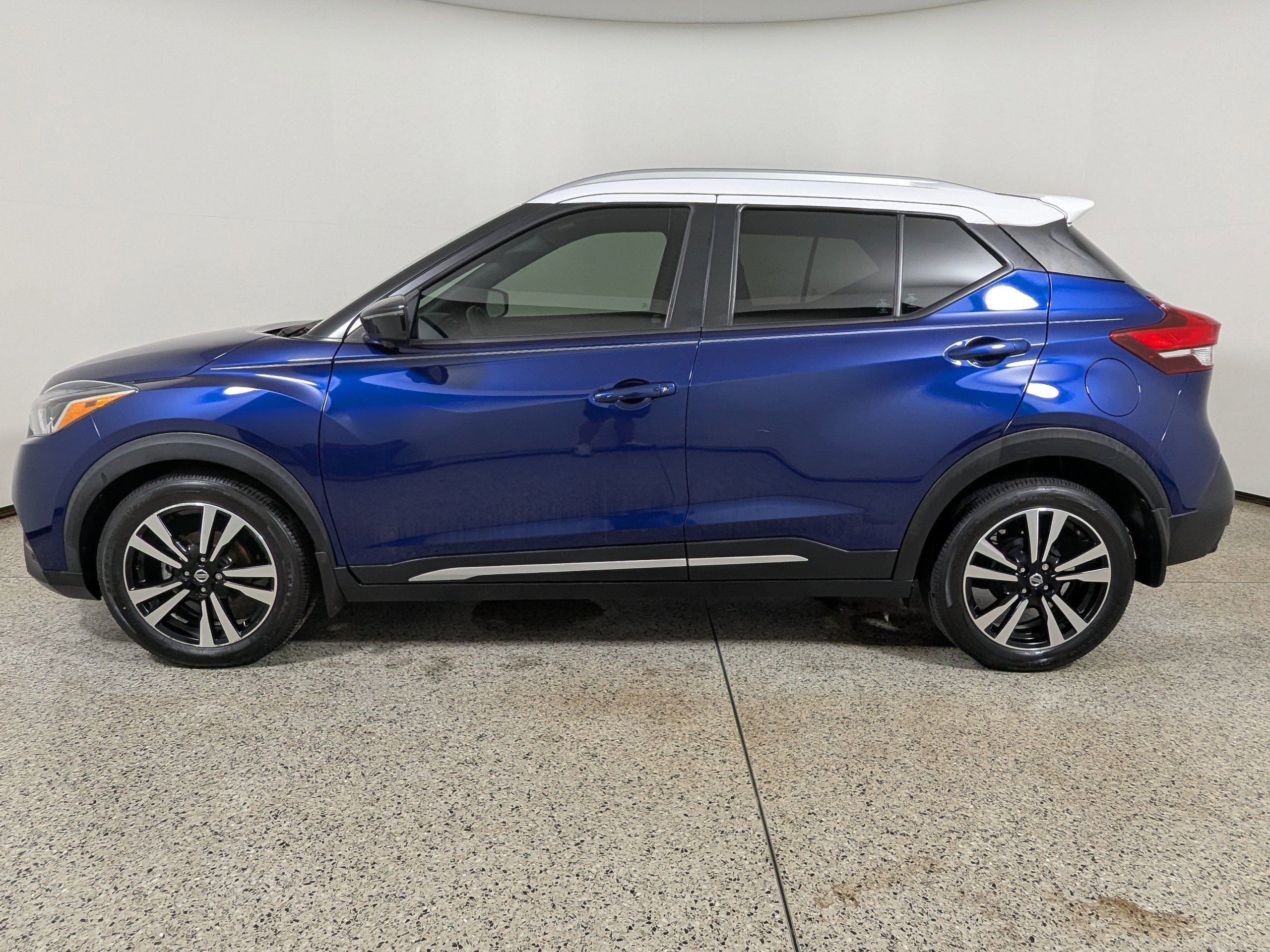Used 2018 Nissan Kicks SR FWD image 4