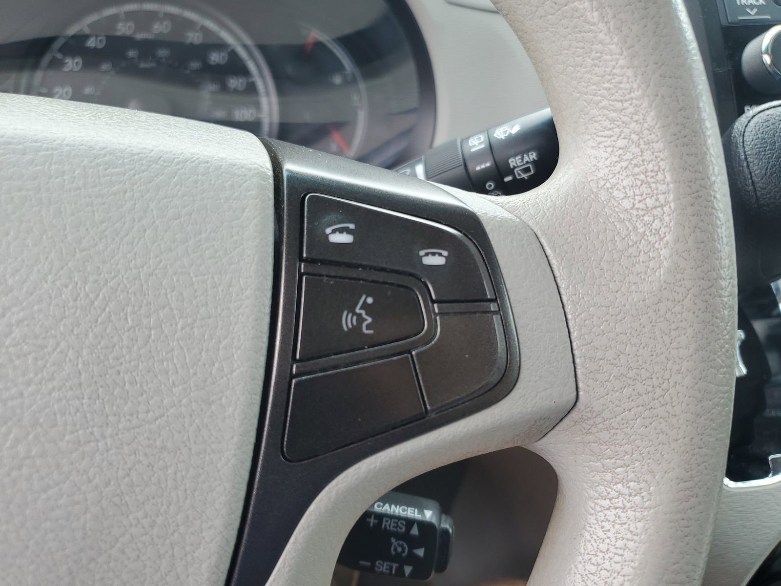 Used 2011 Toyota Sienna LE FWD image 22
