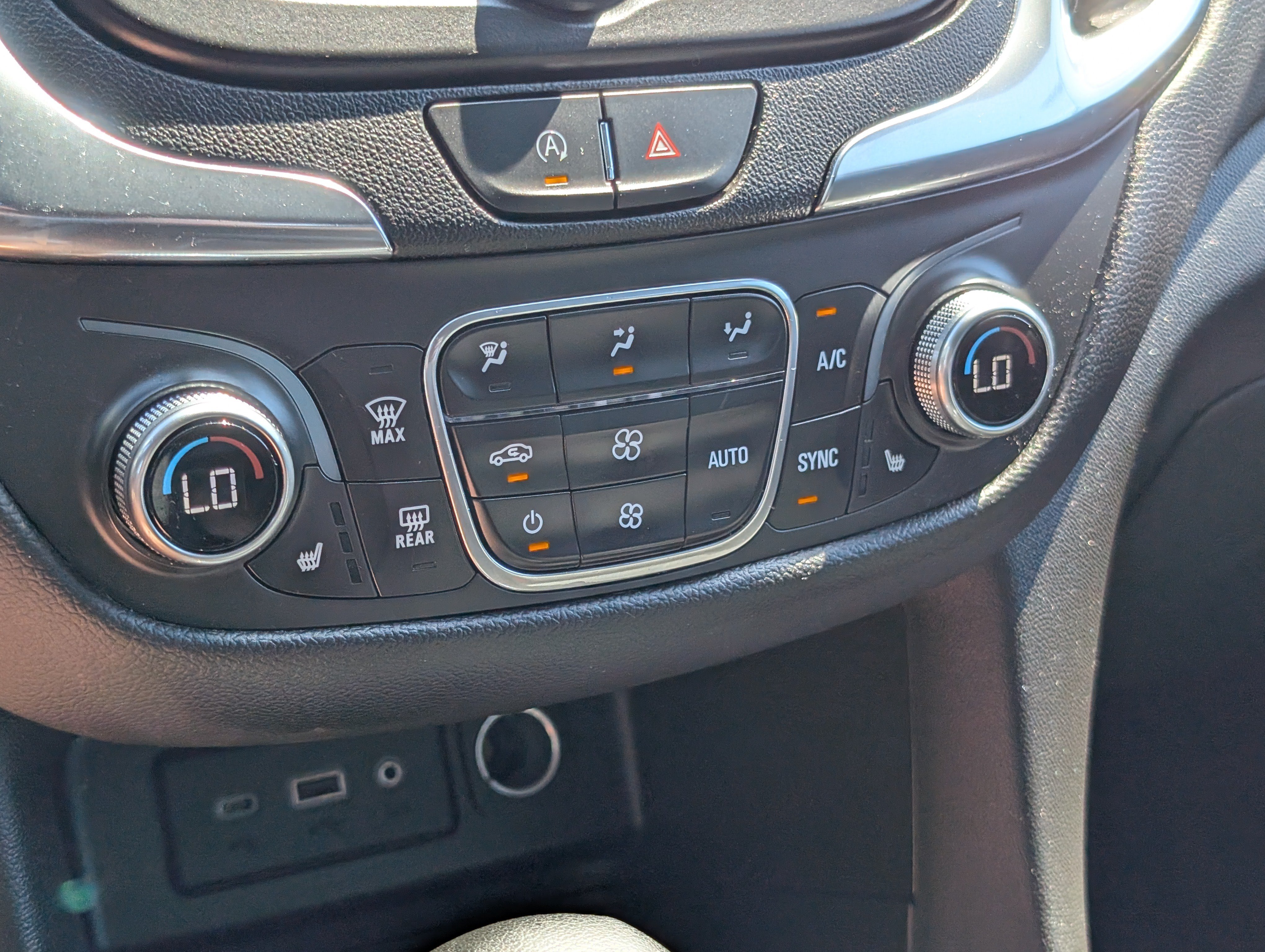 Used 2024 Chevrolet Equinox LT FWD image 24