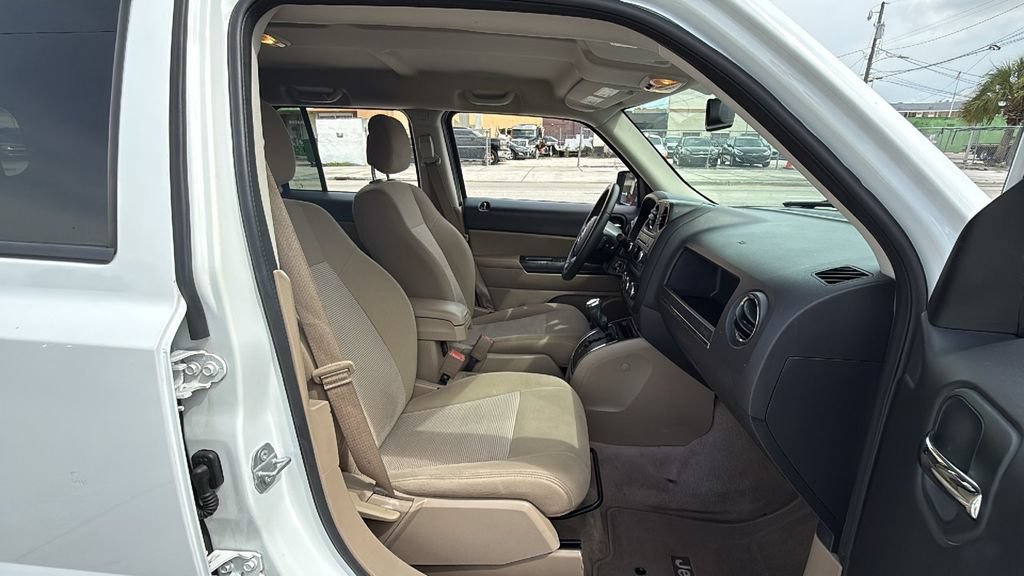 Used 2017 Jeep Patriot Latitude FWD image 39