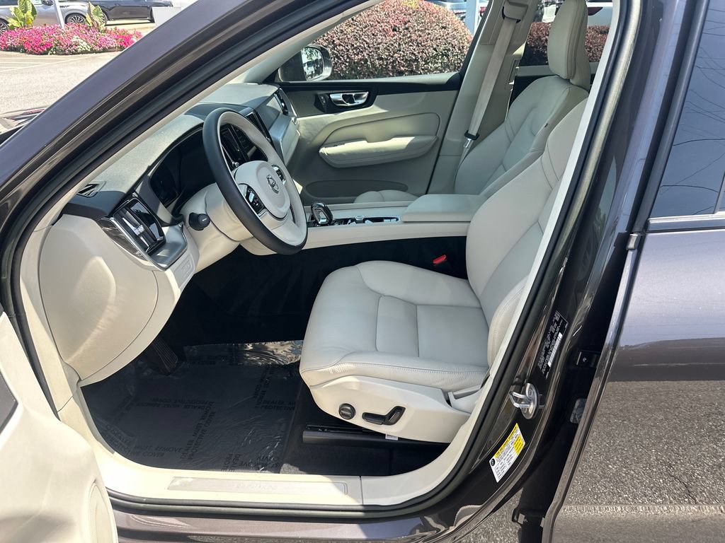 Used 2023 Volvo XC60 T8 Core AWD/4WD image 9