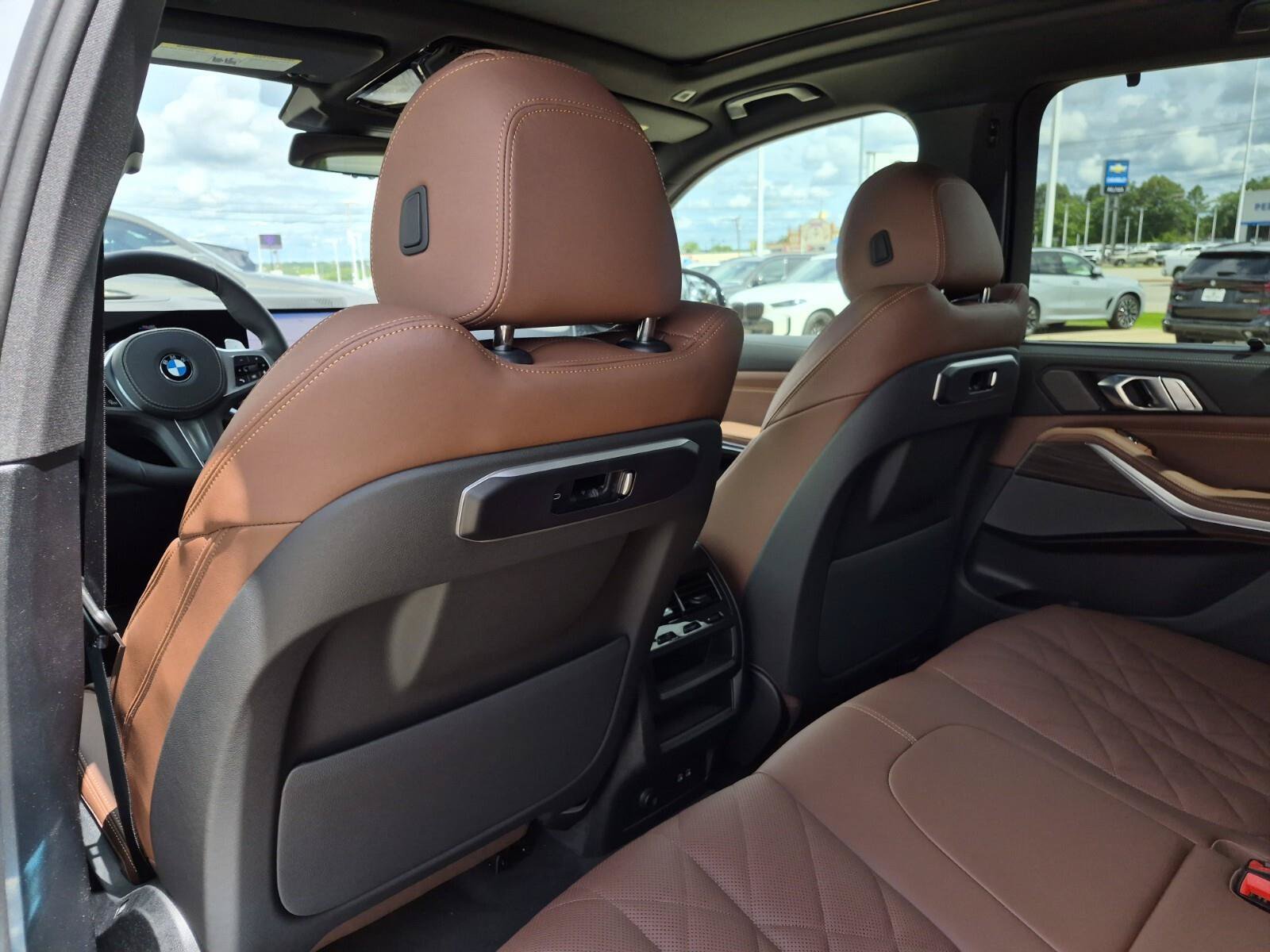 New 2026 BMW X5 xDrive40i w/ M Sport Package AWD/4WD image 16