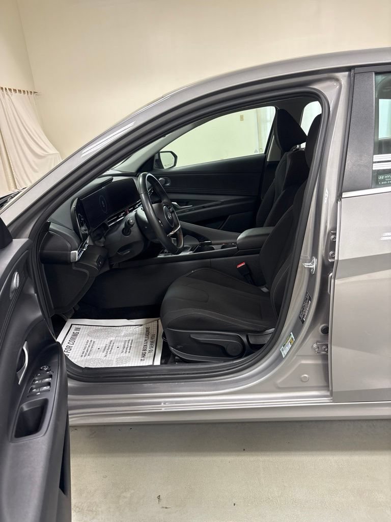 Used 2025 Hyundai Elantra SEL FWD image 9
