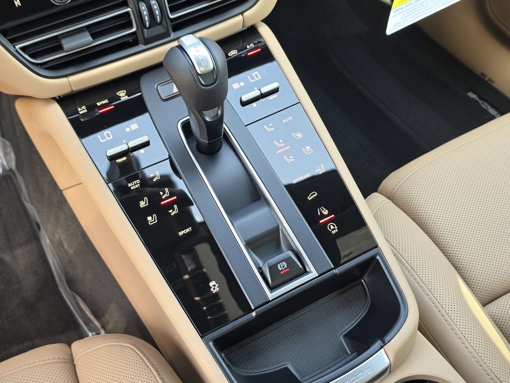New 2026 Porsche Macan AWD/4WD image 23