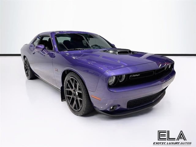 Used 2016 Dodge Challenger R/T RWD image 2