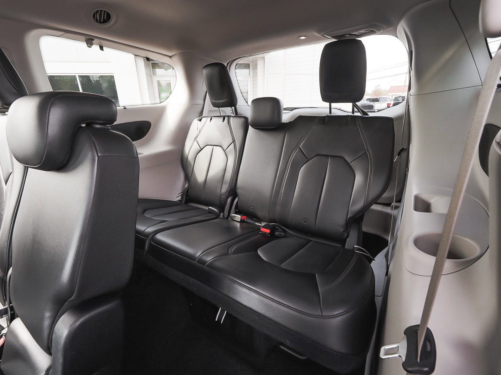 Used 2017 Chrysler Pacifica Touring-L Plus FWD image 35