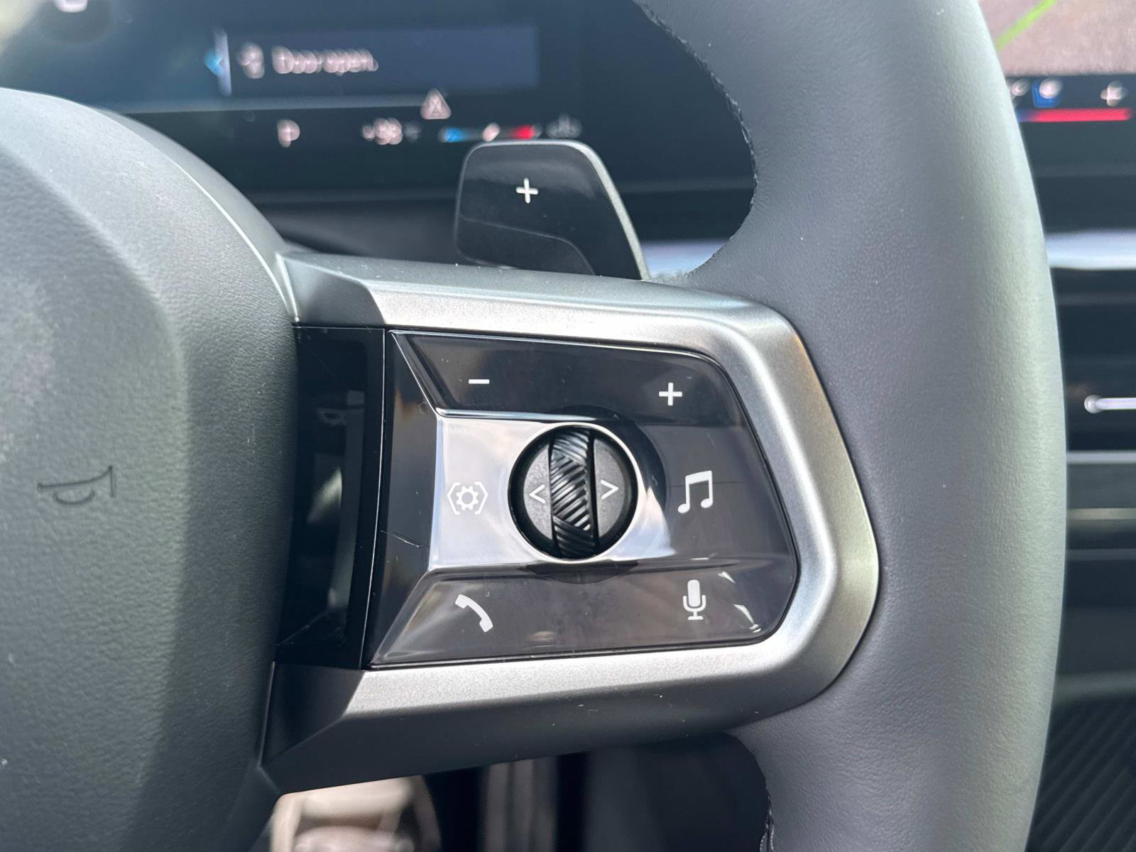 Certified 2025 BMW 530i w/ M Sport Package image 27