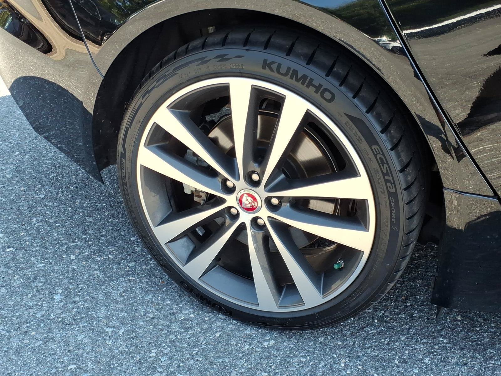 Used 2020 Jaguar XE S RWD image 11