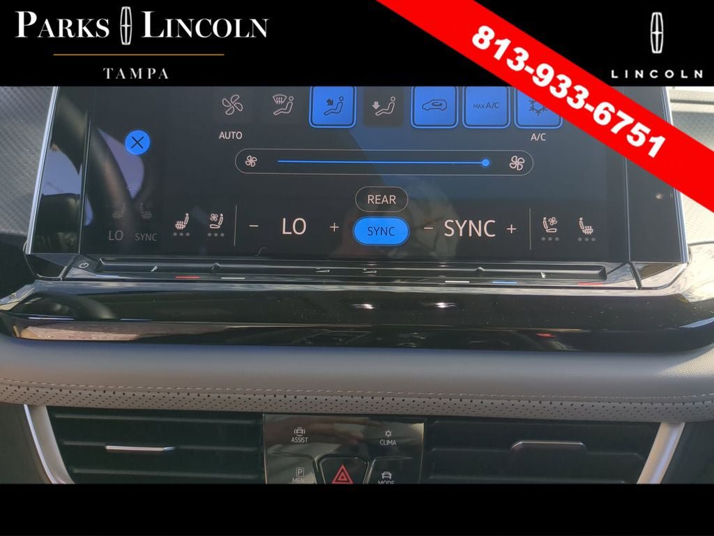 Used 2025 Volkswagen Atlas Peak Edition SE AWD/4WD image 23