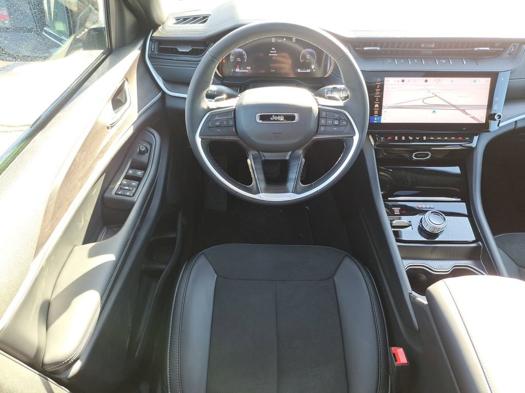 New 2026 Jeep Grand Cherokee L Laredo image 16