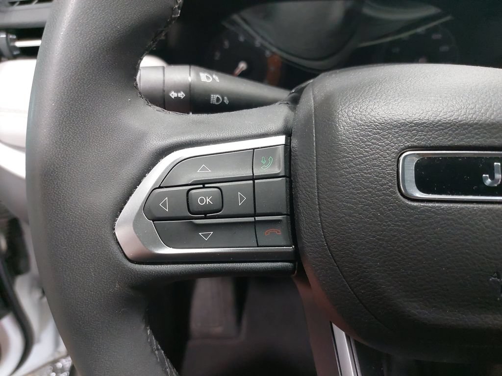 Used 2025 Jeep Compass Limited AWD/4WD image 16