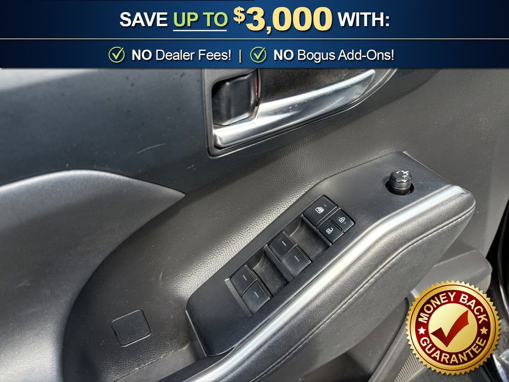 Used 2020 Toyota Highlander XLE FWD image 16