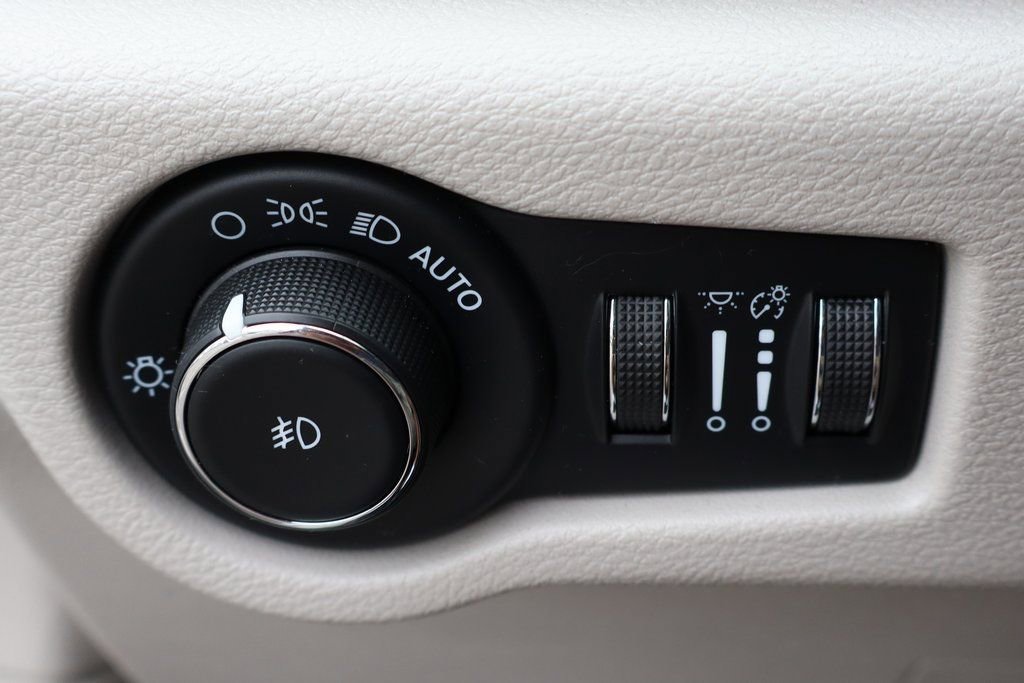 Used 2021 Chrysler Pacifica Touring-L image 20