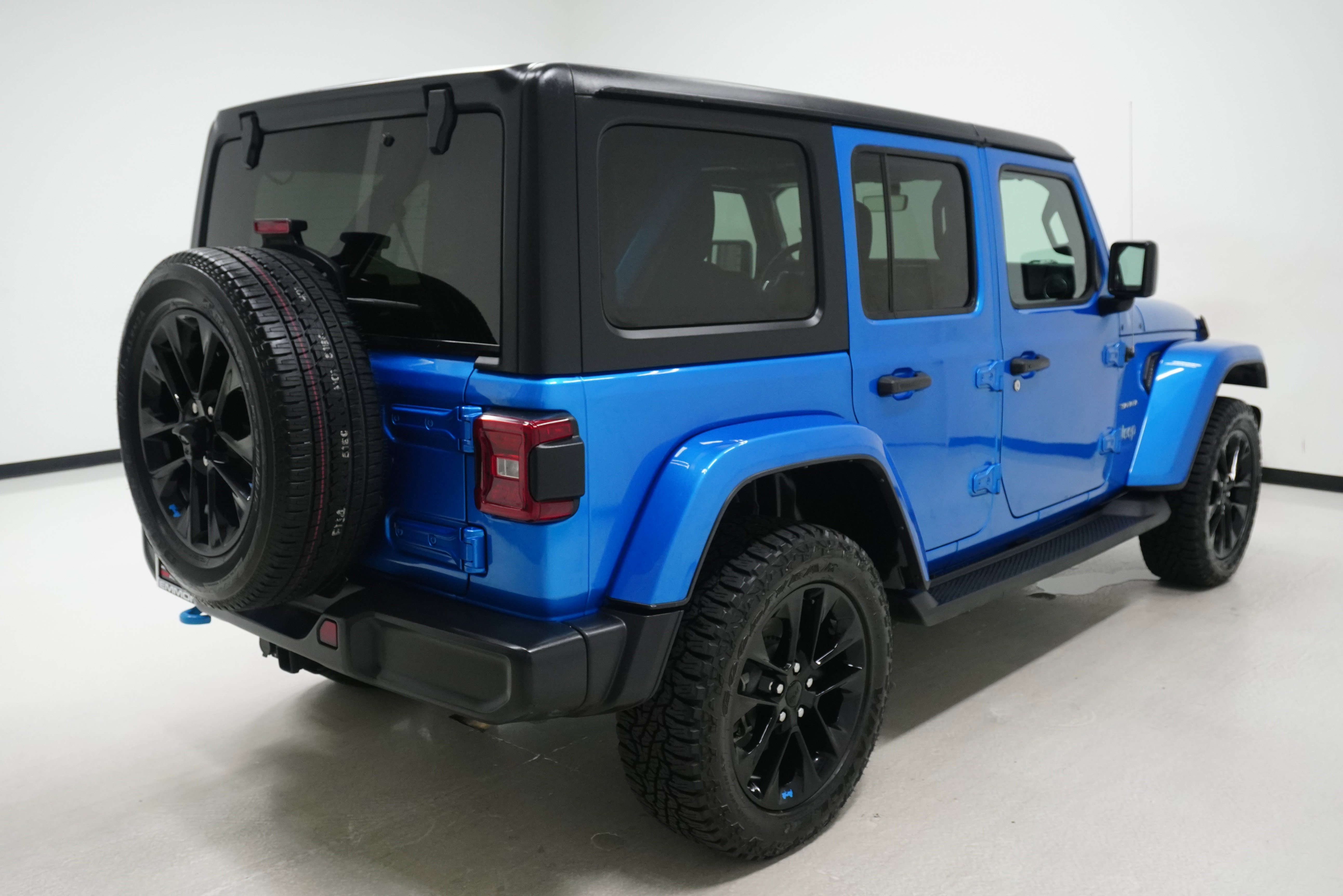 Used 2022 Jeep Wrangler Unlimited Sahara w/ Cold Weather Group image 4