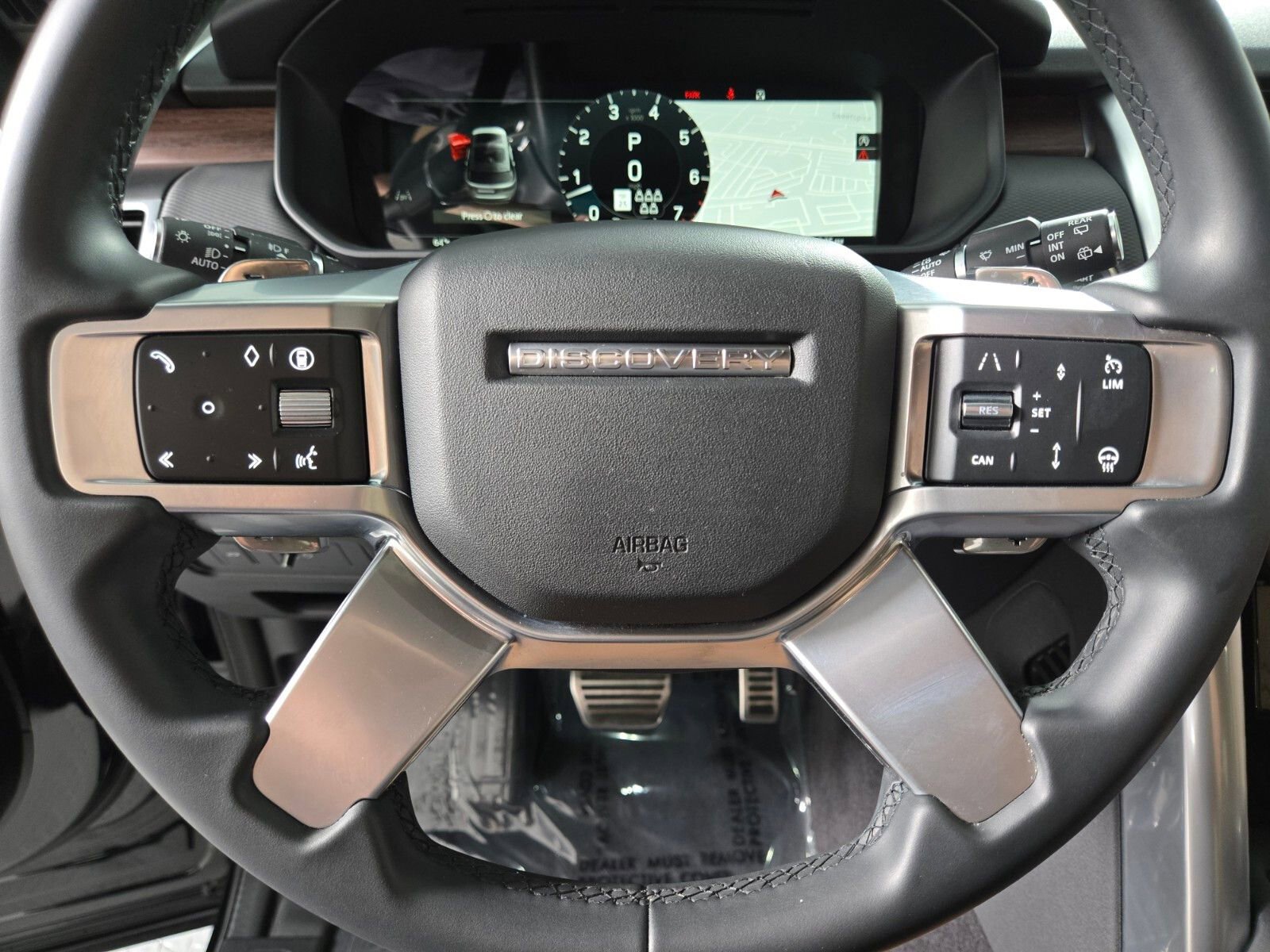 Used 2025 Land Rover Discovery Dynamic SE image 23